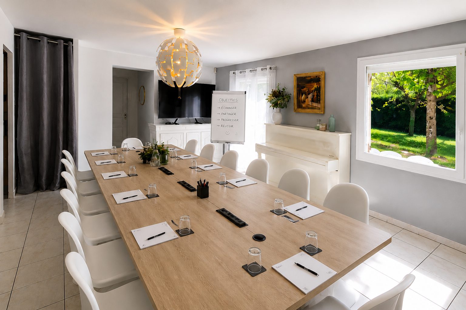Grande table de réunion
